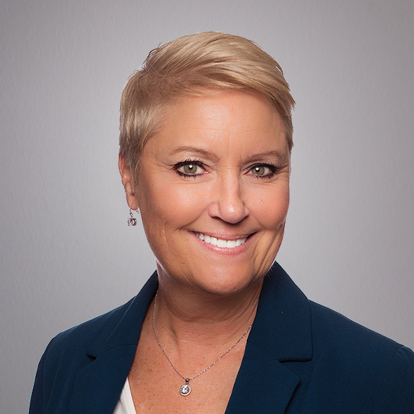 Headshot Patricia Everett.