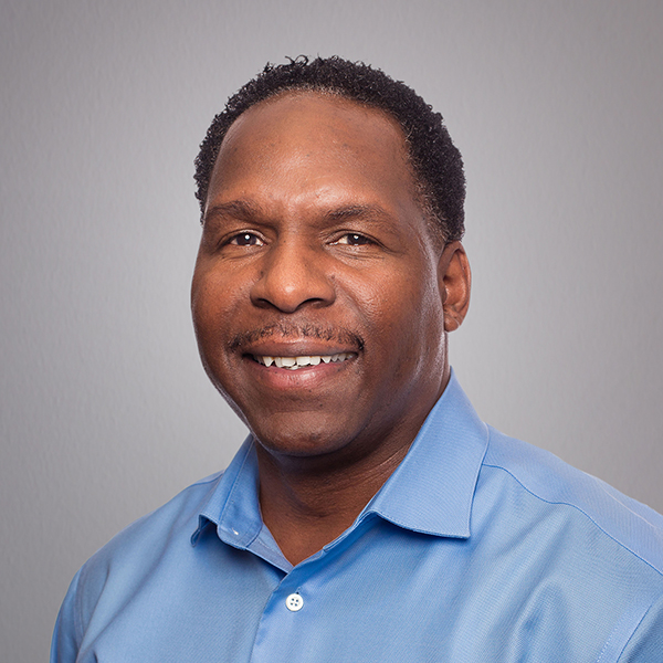 Headshot Eric Mitchell.