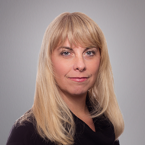 Headshot Patti Bloxom.