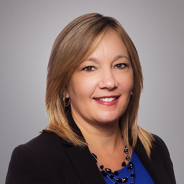 Headshot Kelly Dostart.